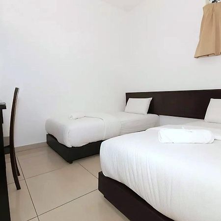 Hotel Alam Indi Johor Bahru Bagian luar foto