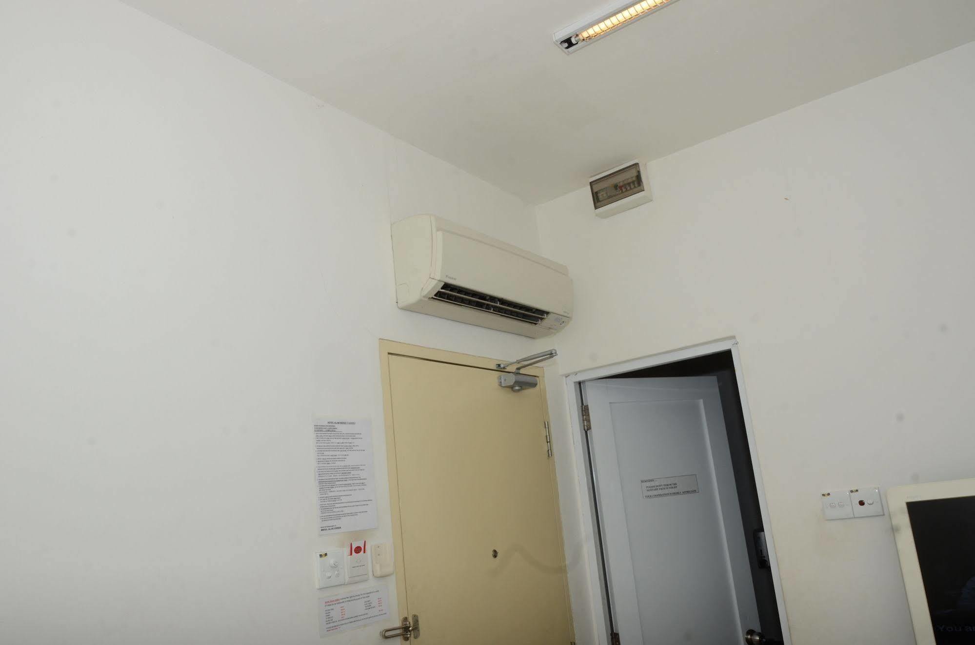 Hotel Alam Indi Johor Bahru Bagian luar foto